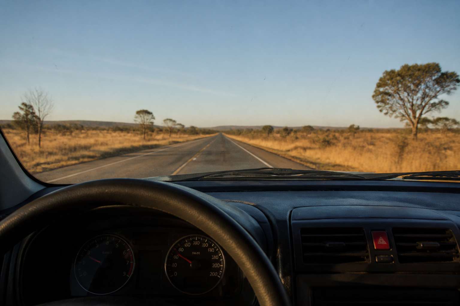 Painel de veículo em estrada de Mato Grosso do Sul